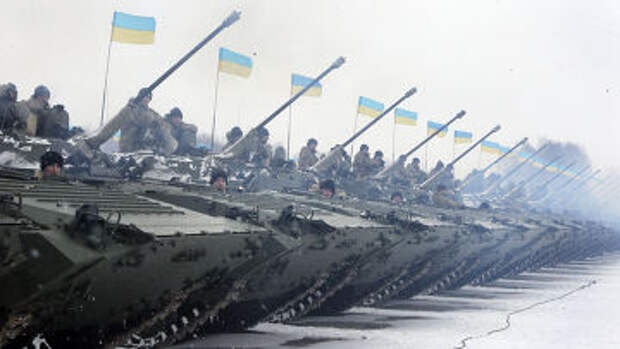 Украинские солдаты во время встречи с Петром Порошенко на военной базе рядом с Житомиром Украинские солдаты во время встречи с Петром Порошенко на военной базе рядом с Житомиром