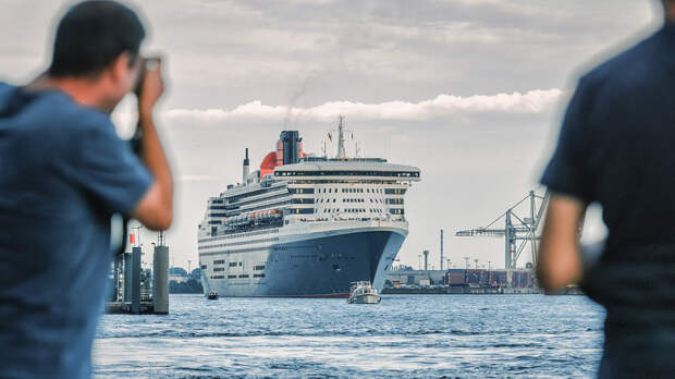 Paparazzi - Queen Mary 2... View from the St. Pauli Piers June 3, 2014 by Peter Holowitz on 500px.com