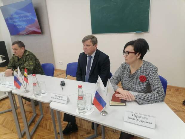 Студенты одного из курских вузов встретились с военкомом