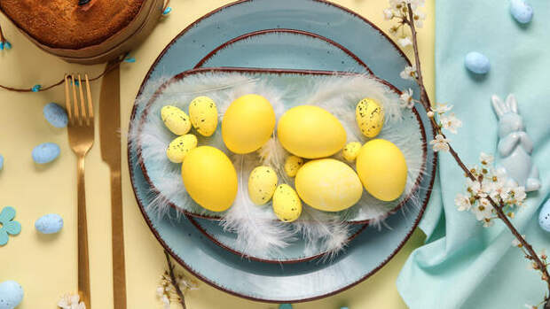 Ярче лимона и без химии: старинный метод окраски яиц на Пасху, который забыли на 30 лет