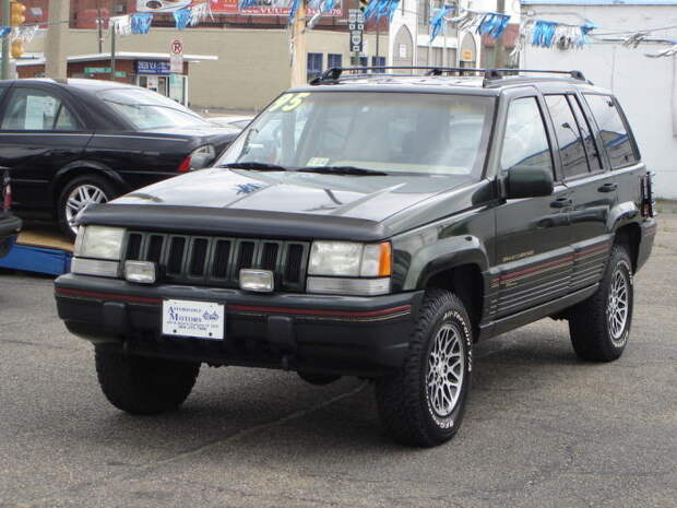 Большой и прожорливый, но при этом быстрый и солидный - таким был Jeep Grand Cherokee.