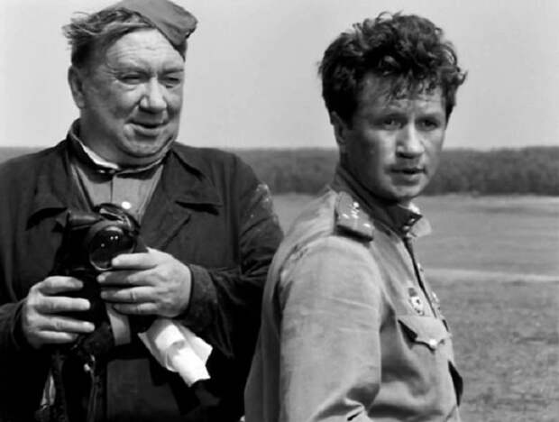 На съёмках фильма «В бой идут одни „старики“». На съёмках фильма «В бой идут одни „старики“».