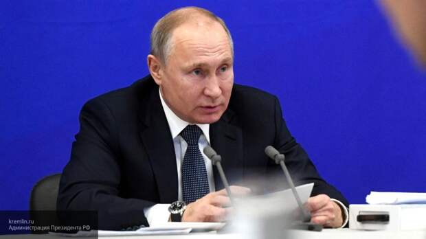 Путин открыл памятник узникам концлагерей в Еврейском музее в Москве 