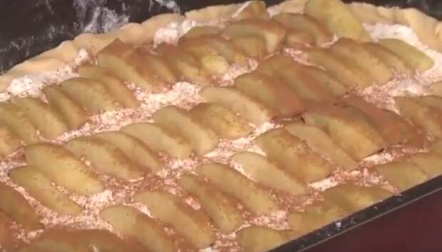пирог с яблоками и сметанным кремом