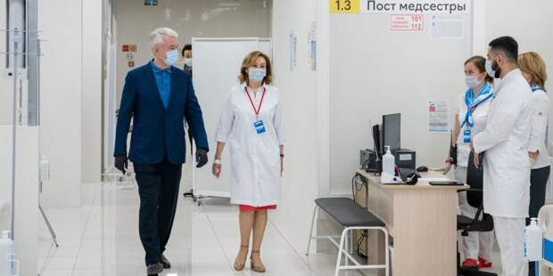Мэр в недавно открывшемся госпитале / Фото: mos.ru