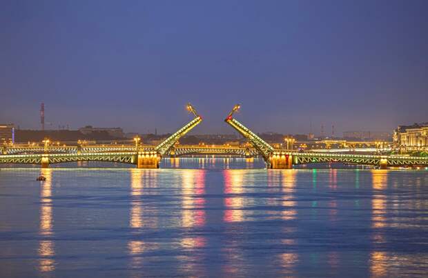 Опубликовали расписание развода мостов на ближайшие ночи в Петербурге