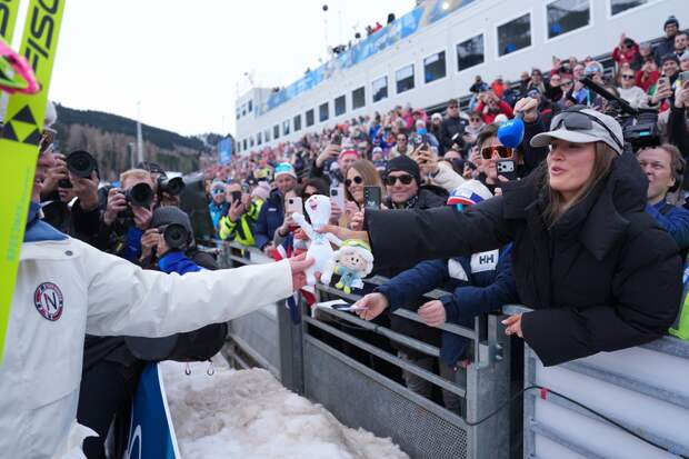 Лыжник Клебо впервые с декабря поцеловал свою девушку