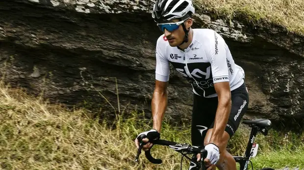 Силовой приём: велогонщик Team Sky дисквалифицирован за удар соперника на этапе «Тур де Франс»