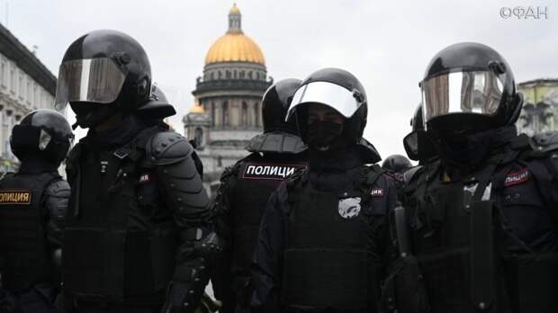 Хлопок раздался во время несанкционированного митинга в Петербурге