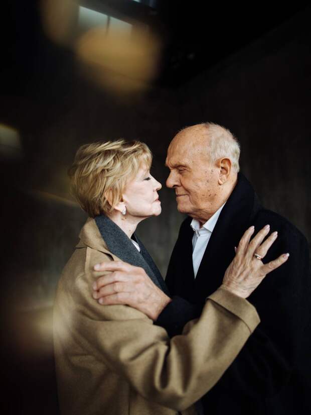 «Мамы больше нет»: Юлия Меньшова прокомментировала смерть Веры Алентовой