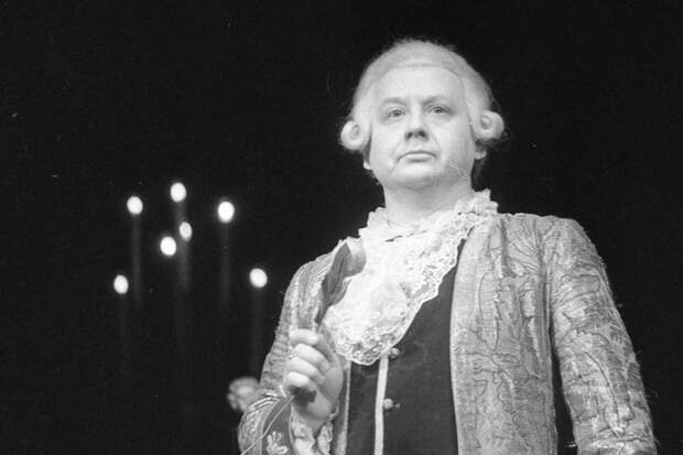 Олег Табаков в роли Антонио Сальери в спектакле «Амадей», 1983 год