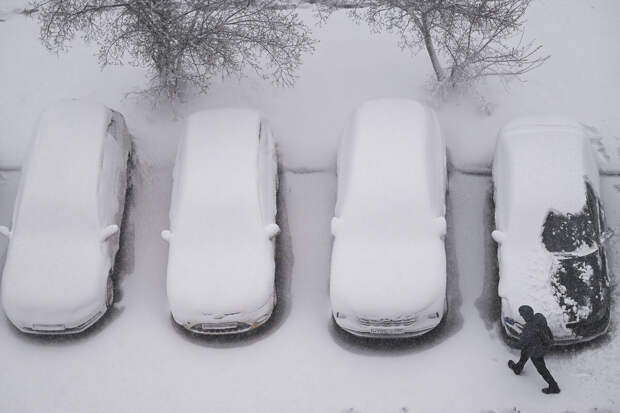 Из-за снегопада в Москве автомобилисты отменили 90 % записей в шиномонтаж