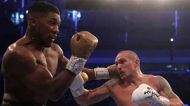 Фьюри устроил опрос в Twitter о том, откажется ли Джошуа от реванша с Усиком