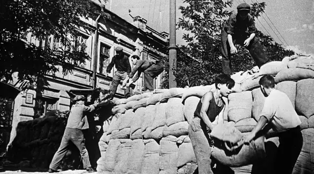 «Джентльмены, вы слишком долго прячетесь за моей спиной»: какой вклад в победу над нацизмом внесла Людмила Павличенко