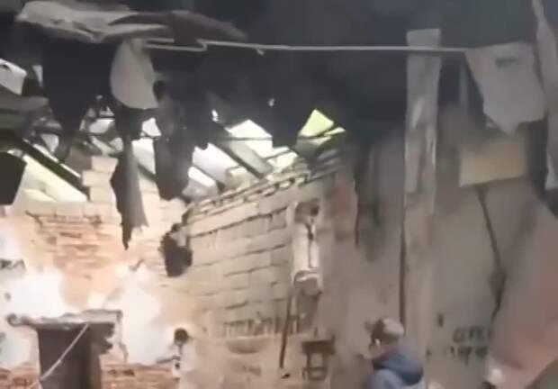 Драка 13-летних девочек на заброшке возле школы