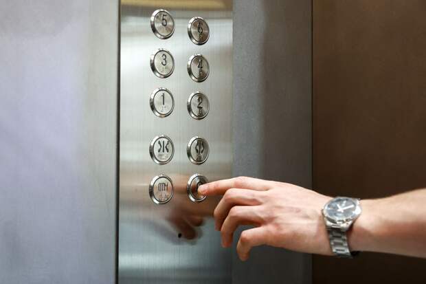 «112»: кабина лифта рухнула с высоты девятого этажа в Москве