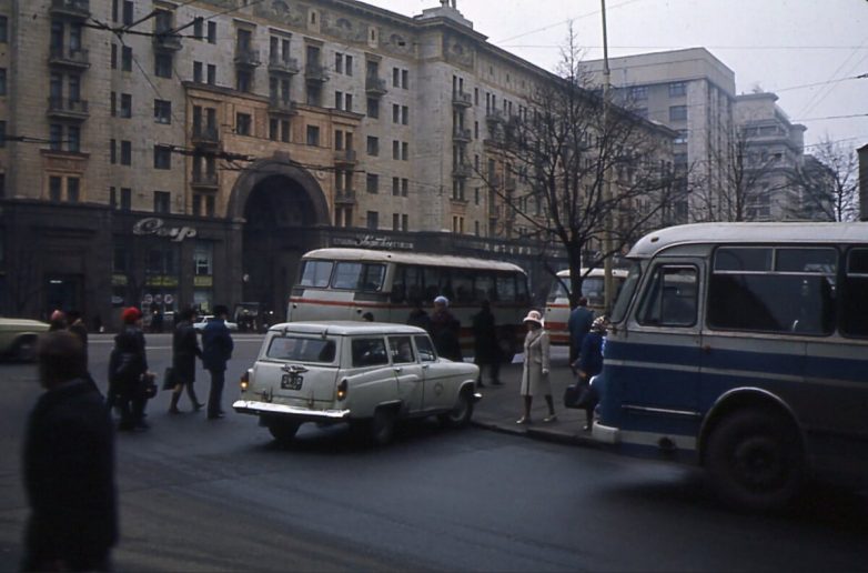 Атмосферные снимки автомобилей времён СССР