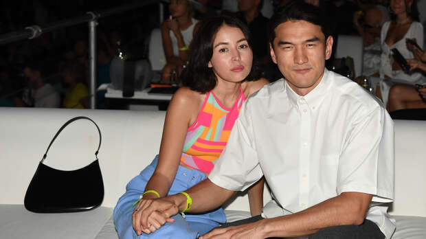 Жена Сабурова отказалась комментировать скандал вокруг комика