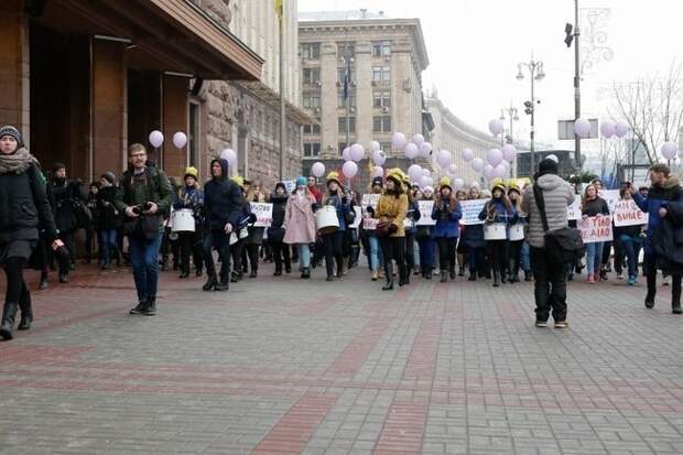 В Киеве прошёл марш феминисток общество, Украина, Киев, феминизм, феминистки, Видео, Пятый Канал