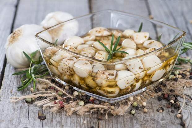 Как сделать вкусный чеснок на зиму. Тонкости маринования Как сделать вкусный чеснок на зиму. Тонкости маринования
