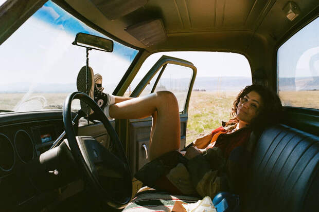 Актриса Херман усомнилась в конфликте Сидни Суини и Зендаи на съемках "Эйфории"