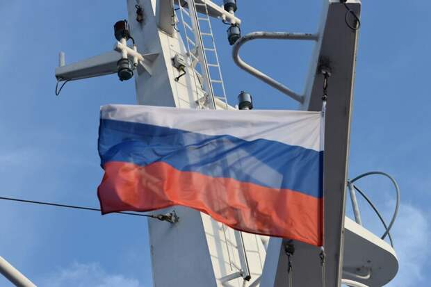 Российские военные установили российский флаг в освобожденной Клещеевке