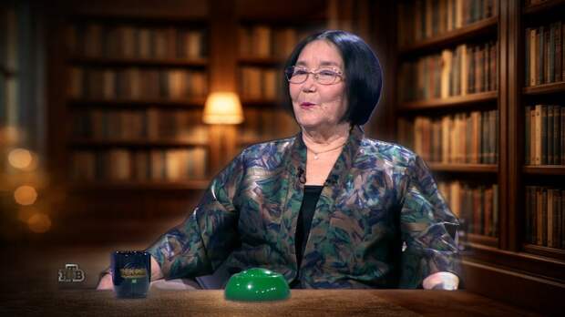 «Мама, надень шапку!»: 79-летняя Наталья Аринбасарова живёт в особняке сына, но «ворчит» на Егора Кончаловского