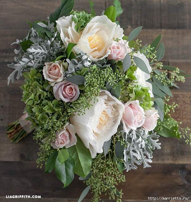 Свадебный букет из свежих листьев и цветов из гофрированной бумаги (6) (560x592, 313Kb)