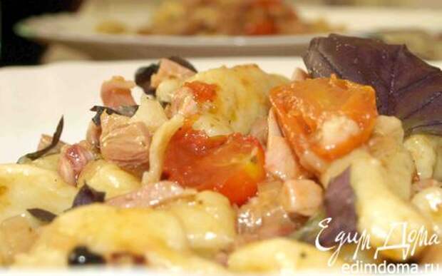 Рецепт – Картофельные ньокки (клецки) с помидорами черри и копченой курицей