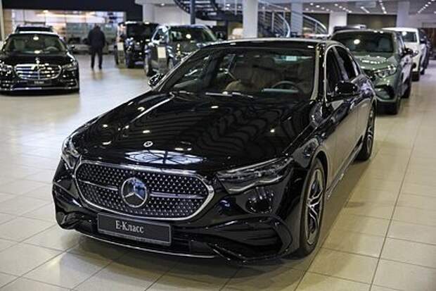 Чистая прибыль Mercedes-Benz в 2025 году упала почти на 50%