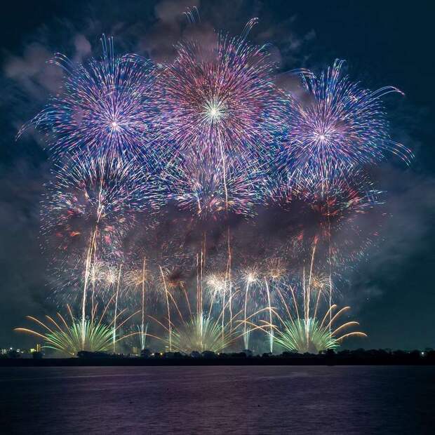 The Japanese Photographer Keisuke Captures The Beauty Of Fireworks In Japan