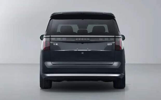 Рассекречена новая версия популярного минивэна Zeekr — он стал намного мощнее