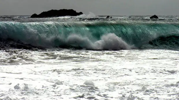 Власти Индонезии выпустили предупреждение о цунами
