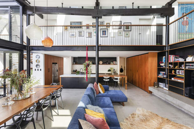 Архитекторы превратили старый склад в уютный особняк в Австралии