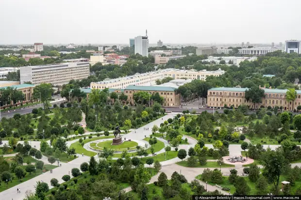 Ташкент. Витрина чудес в лавке под названием "Узбекистан"