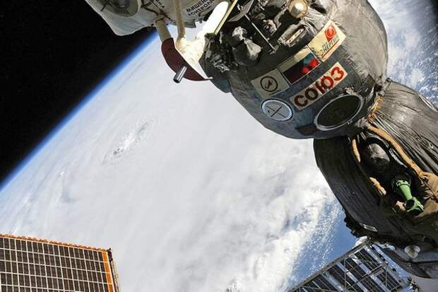 Астронавтов США заподозрили в сверлении дырки в космическом корабле