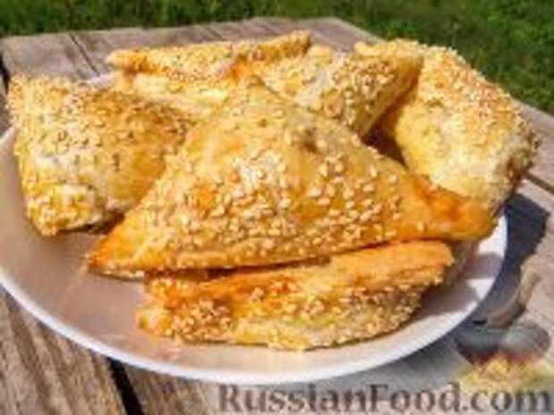 Фото к рецепту: Бурекасы с сыром и баклажанами
