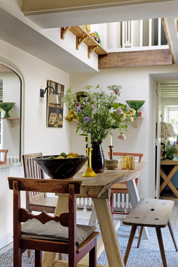 А в вашем доме букеты из полевых или садовых цветов — частые гости? Посмотрите, как цветы, пусть и такие простые, меняют пространство