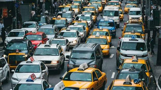 Эксперт заявил, что установка потолка цен на такси может погубить сферу