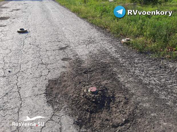 ВСУ уничтожили дороги на западе ЛНР (ФОТО)