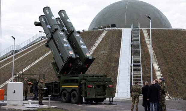 В ФРГ неизвестные дроны засекли над системой ПРО Arrow 3, которая должна защитить Европу от «Орешника»