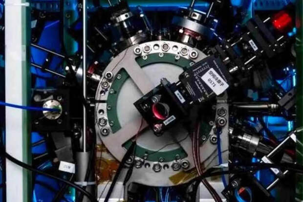 Китай создал стронциевые часы с ошибкой в 1 секунду за два возраста Вселенной