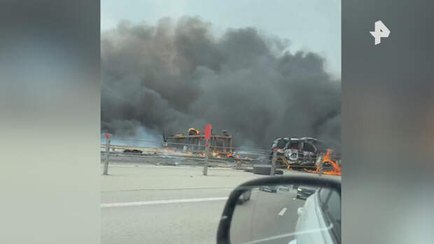 Бензовоз загорелся на трассе в Ростовской области