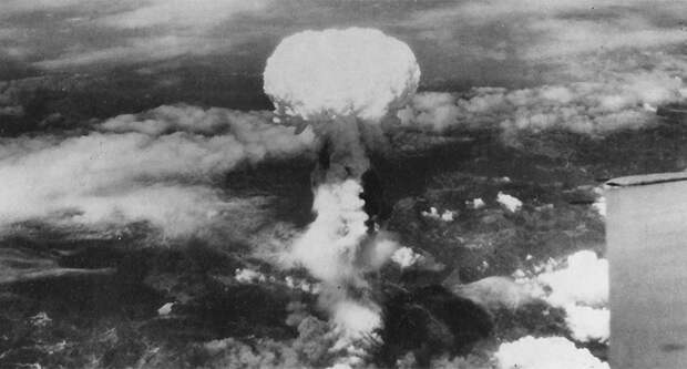 ядерный взрыв над Японией в 1945 году