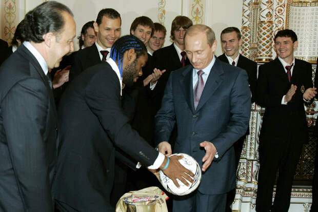 Экс-футболист ЦСКА Карвальо вспомнил о встрече с Путиным после победы в Кубке УЕФА в 2005 году