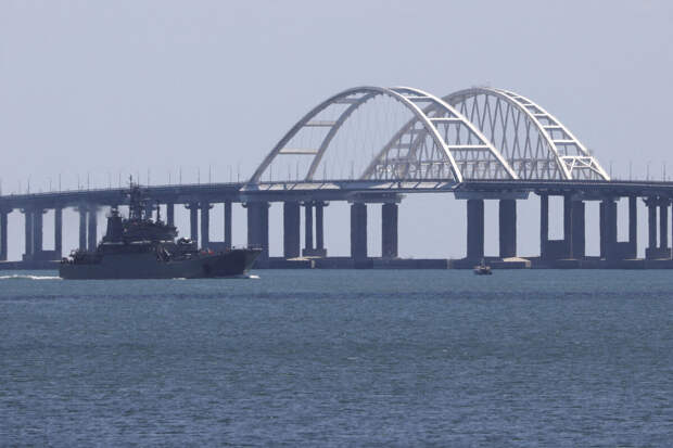 Военный аналитик Матвийчук: ВСУ могут атаковать Крымский мост мини-подлодками