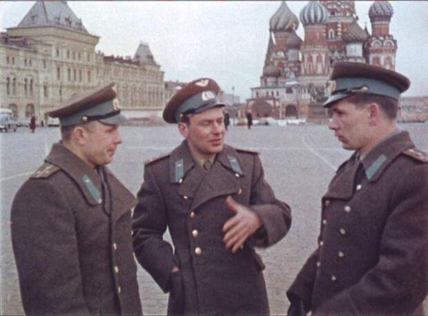 Юрий Гагарин, Герман Титов и Григорий Нелюбов