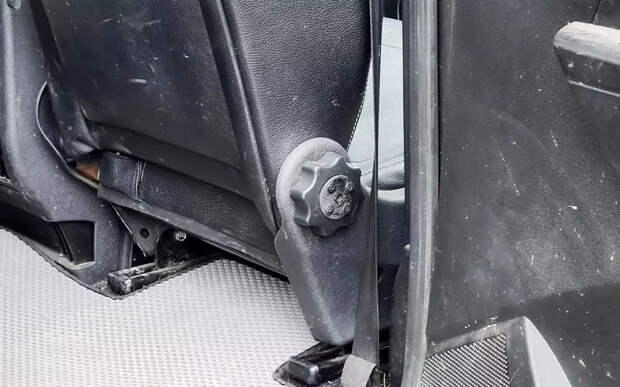 Изящный способ решить распространенную проблему с сиденьями в машине
