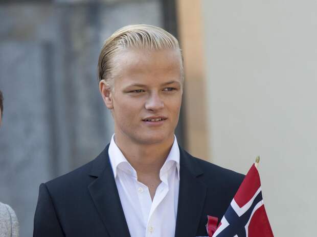 Сына кронпринцессы Норвегии Мариуса Борга Хейби обвинили в 23 преступлениях