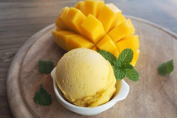 Вегетарианское мороженое из манго